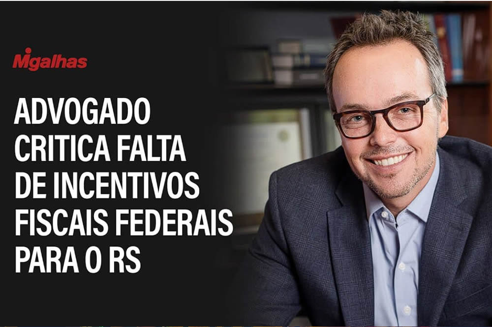 Imagem do sócio fundador Fabio Goldschmidt, um homem branco, sorrindo, de óculos, terno cinza escuro e camisa azul. Ao seu lado está escrito "Migalhas: Advogado crítica falta de incentivos federais para o RS."
